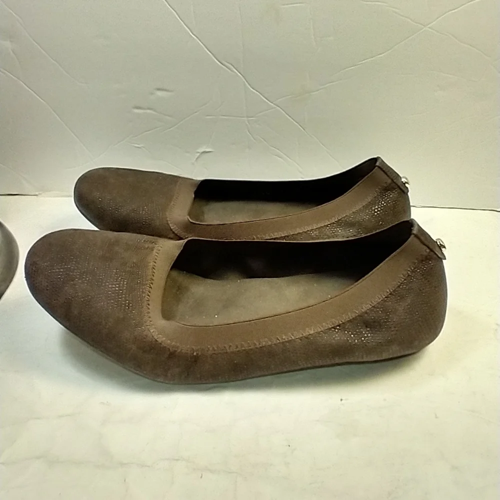 Stuart Weitzman Slip On Round Toe Ballet Flats Shoes Women's sz 7W Wide